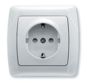 Priza cu impamintare si obturator protectie pentru copii Carmen Viko by Panasonic. Alb
